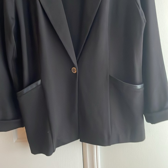 Blazer with faux leather trim - Picture 5 of 7